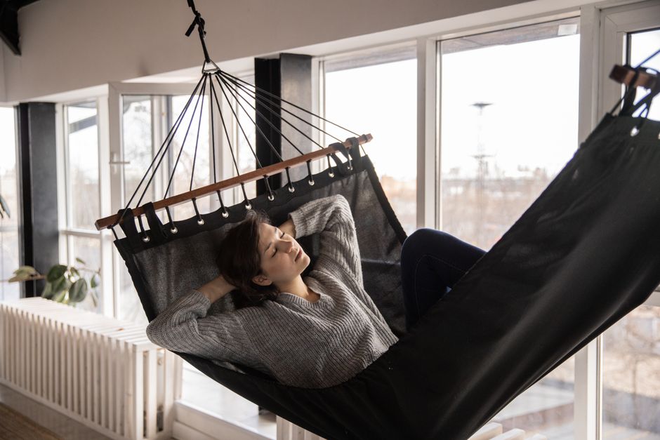 The Darwin Nap Dilemma: When an Afternoon Sleep Helps—and When It Hurts