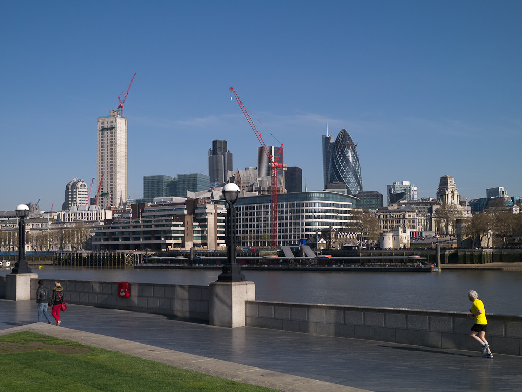 London Auction Clearance Rates Drop as Buyers Turn Cautious on Prices
