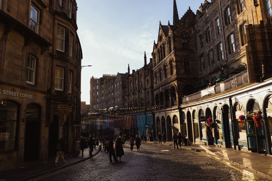 Edinburgh Rents Outpace Regional Markets, Squeezing Local Buyers and Tenants