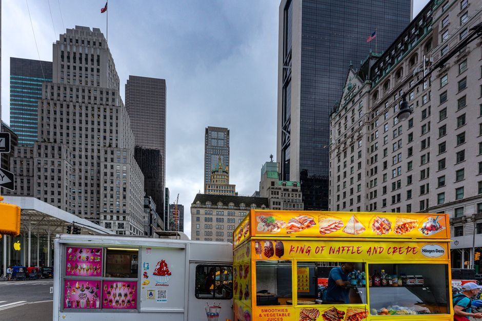 Tourism Boom Reshapes New York's Job Market as Hospitality Wages Finally Climb