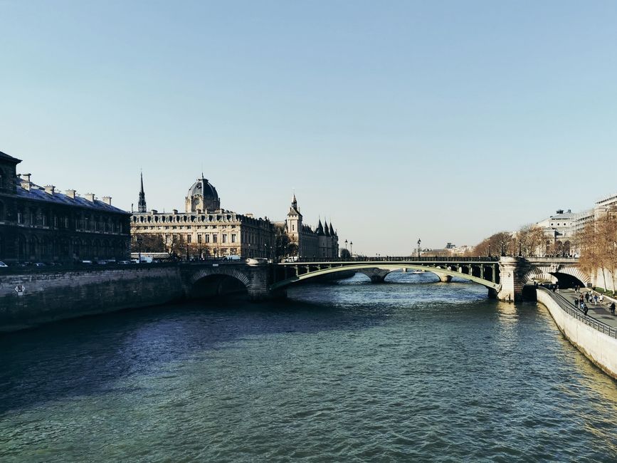 From Desk to the Seine: How Parisians Are Reclaiming Health on Local Running Routes