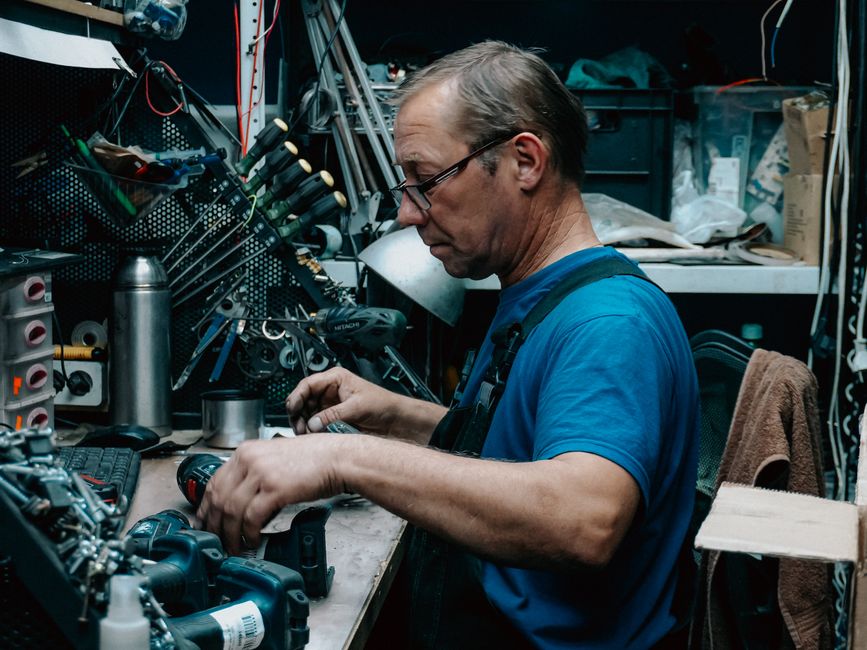 Renowned Novocastrian inventor and athlete Craig Johnston to receive university doctorate