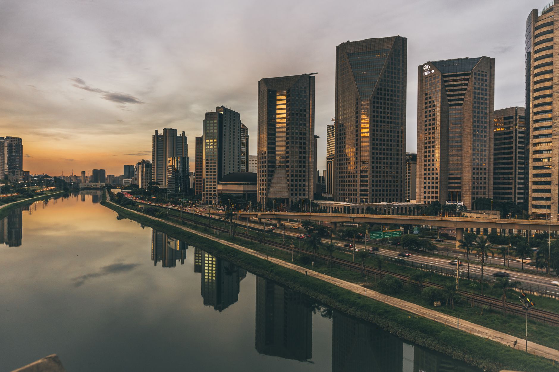 São Paulo Restaurants Raise Prices as Labor Costs Surge