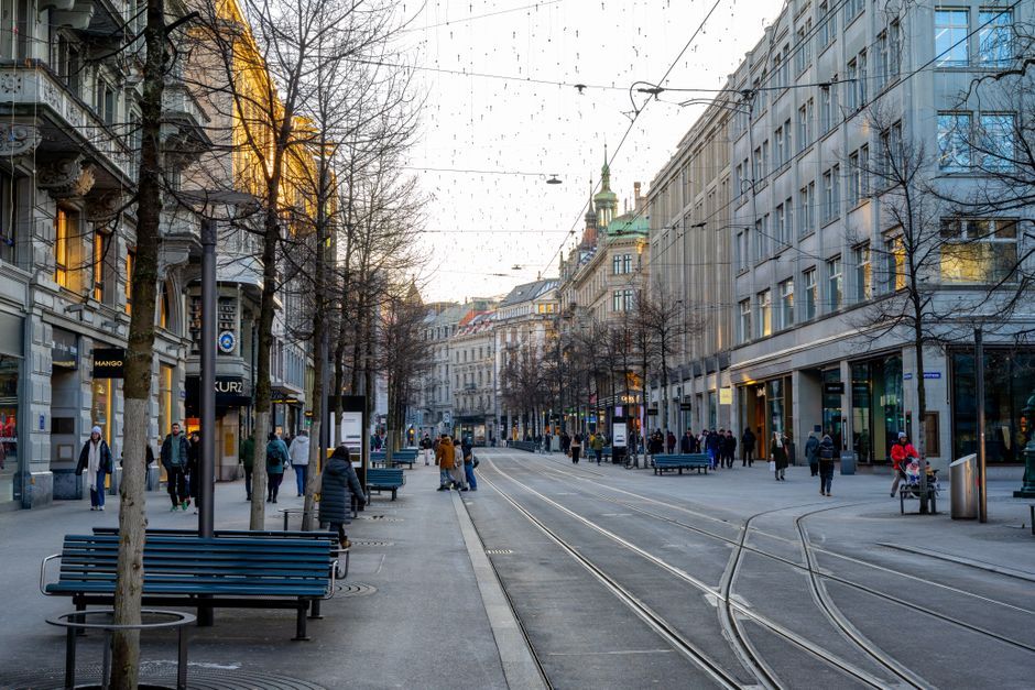 Why Your Morning Coffee and Smartphone Are About to Get More Expensive: A Zurich Consumer's Guide to Global Trade Chaos