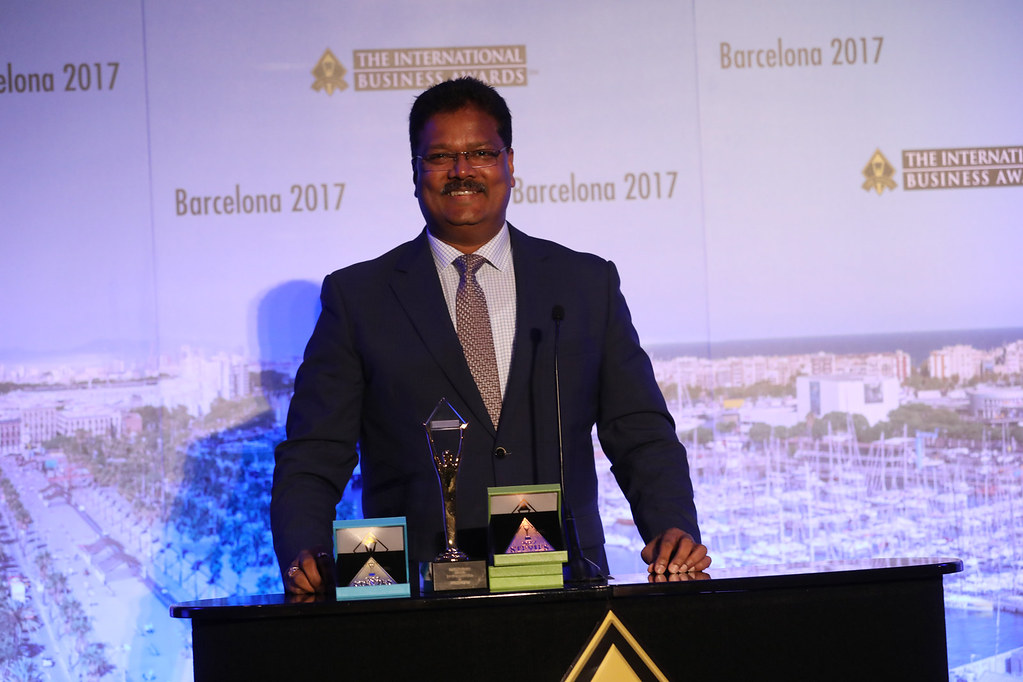 Tech Boom Forces Abu Dhabi Investors to Rethink Savings Strategy