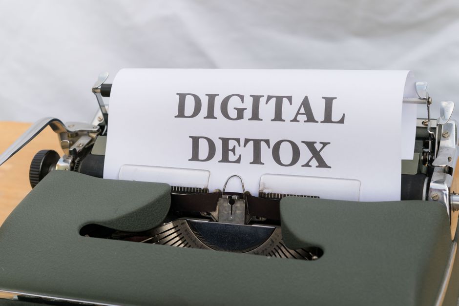 Digital detox: setting phone-free hours that actually work