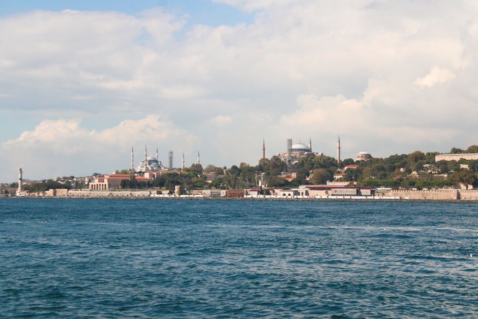 Yoga and Meditation in Istanbul: Evidence-Based Tips That Actually Work for Local Conditions