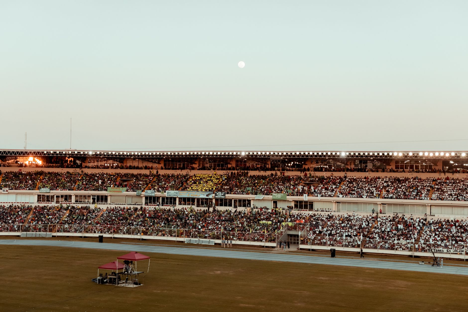 Cairo's Stadiums Deliver Drama: Weekend Results Keep Title Race Wide Open