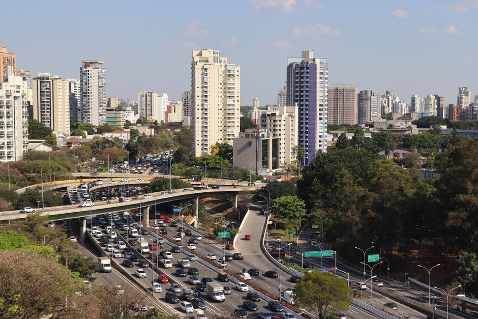 São Paulo's Trade Sector Faces Perfect Storm of Geopolitical Tensions and Economic Friction