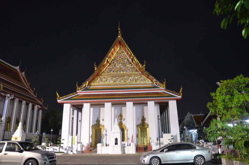 Bangkok's Best Activities Today: Temple Tours, Markets, Food Scenes