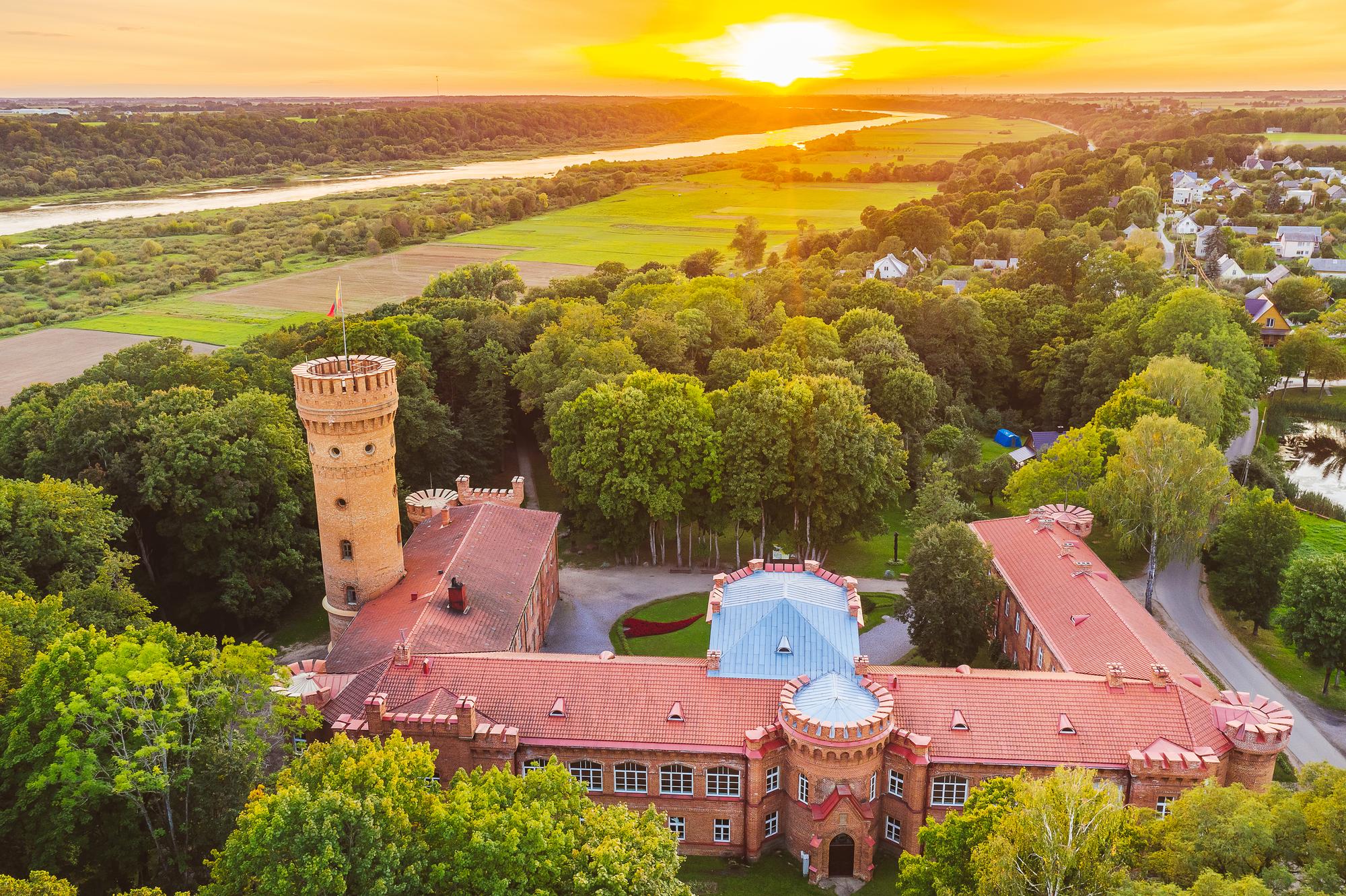 Schools and Education in Darwin: Universities, Schools and Training