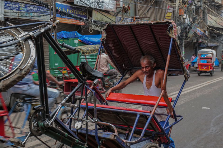 Delhi's Duplicate Image Replacement Efforts: A Global Comparison