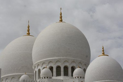 Abu Dhabi Secures $820 Million to Expand Fiber and 5G Networks