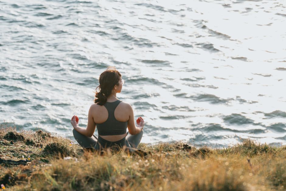 Best Sunrise Spots in Abu Dhabi for Morning Meditation and Yoga