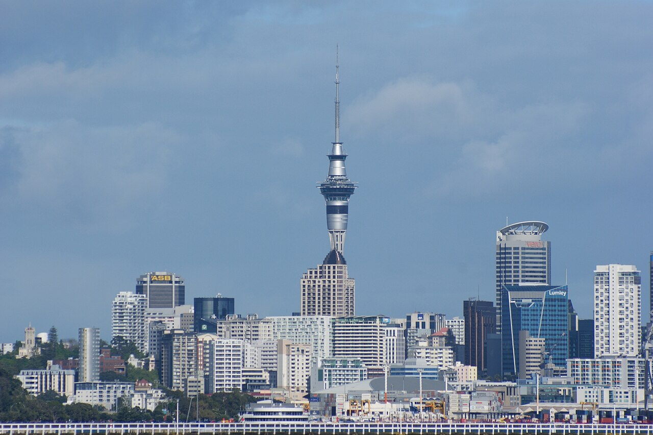 Gold at $4,187, Bitcoin Surging: What the Safe-Haven Rush Means for Auckland's Squeezed Households