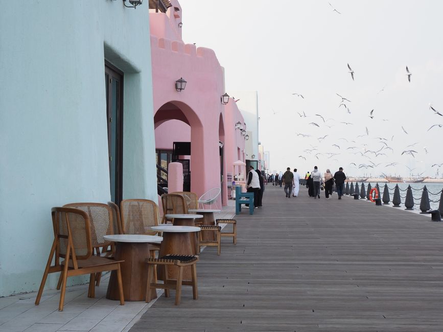 Lap Swimming in the Open Air: Doha's Best Outdoor Pools for Serious Swimmers