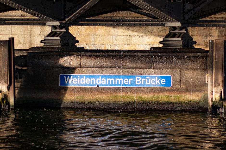 DAX Slides 1.76% as Germany's Industrial Giants Bear the Brunt of a Global Risk-Off Day