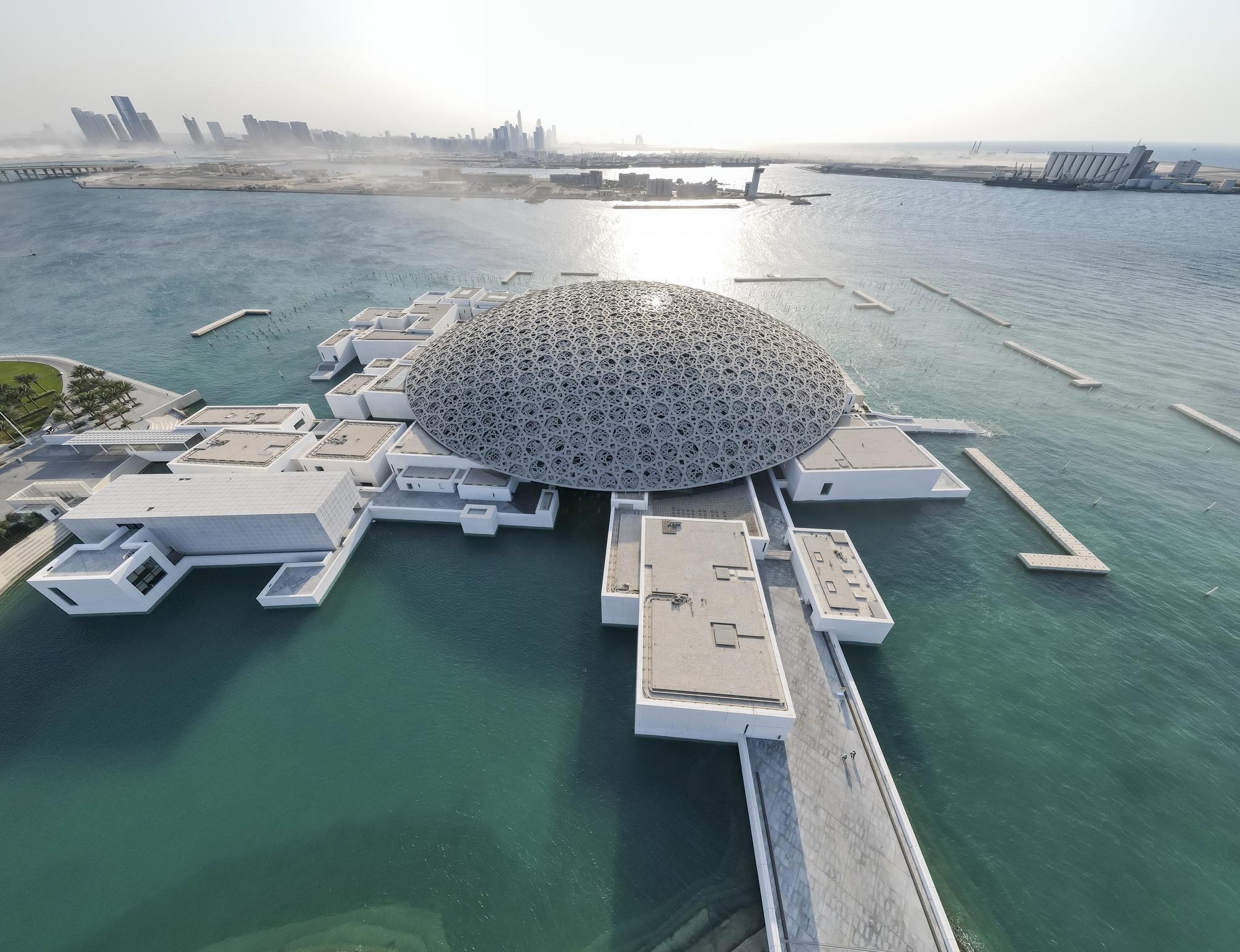 Abu Dhabi Raises Residential Service Charges Starting January 2026