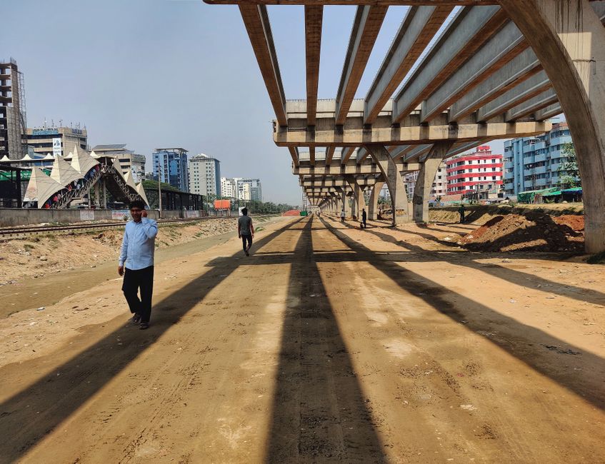 Dhaka Residents Block Development Projects Over Infrastructure Concerns