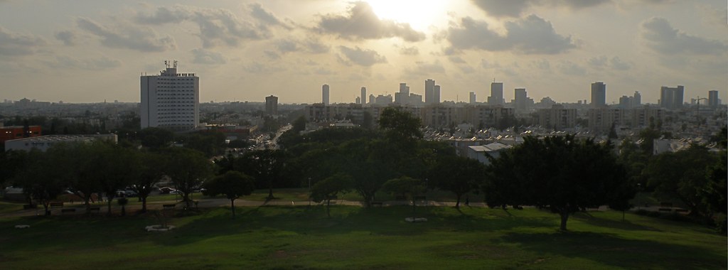 Tel Aviv Night Shift Workers Combat Fatigue With Light, Meal Timing