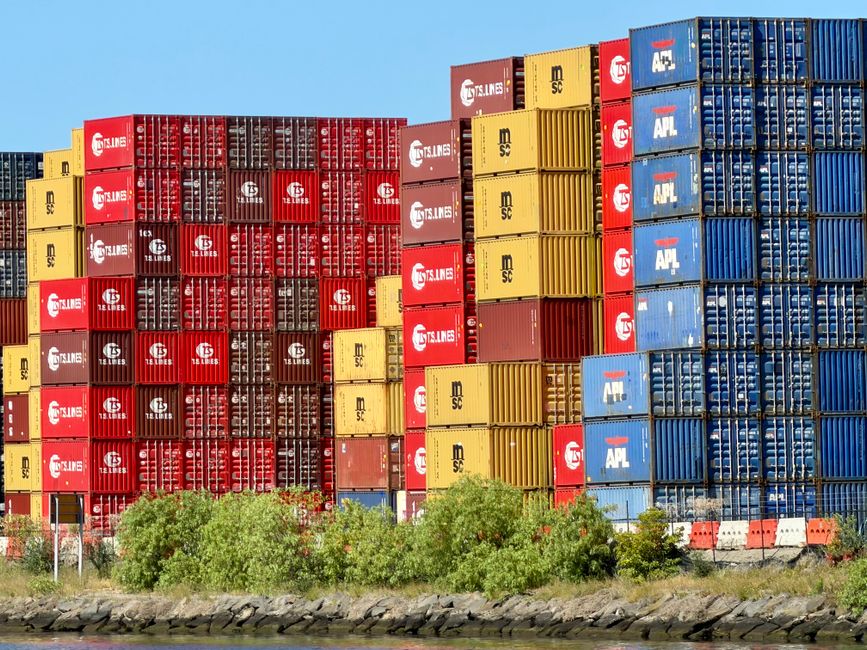 How the global shipping container system works, and why Australia's ports are choke points