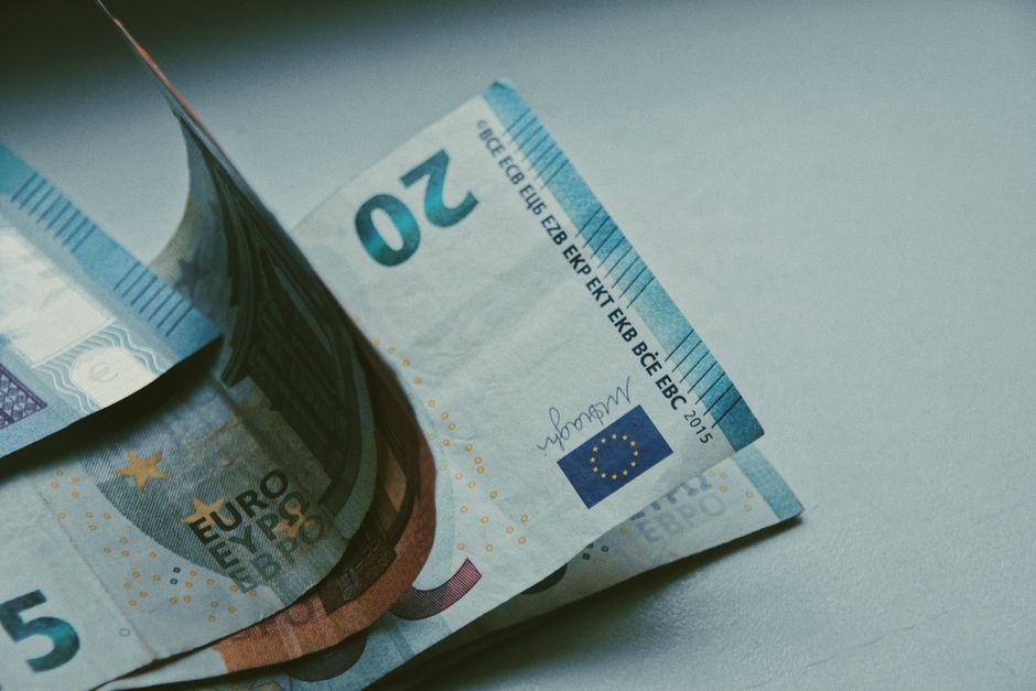 DAX at 25,779, Gold Above $4,000 and a Stronger Euro: What Munich Households Must Do With Their Money Right Now