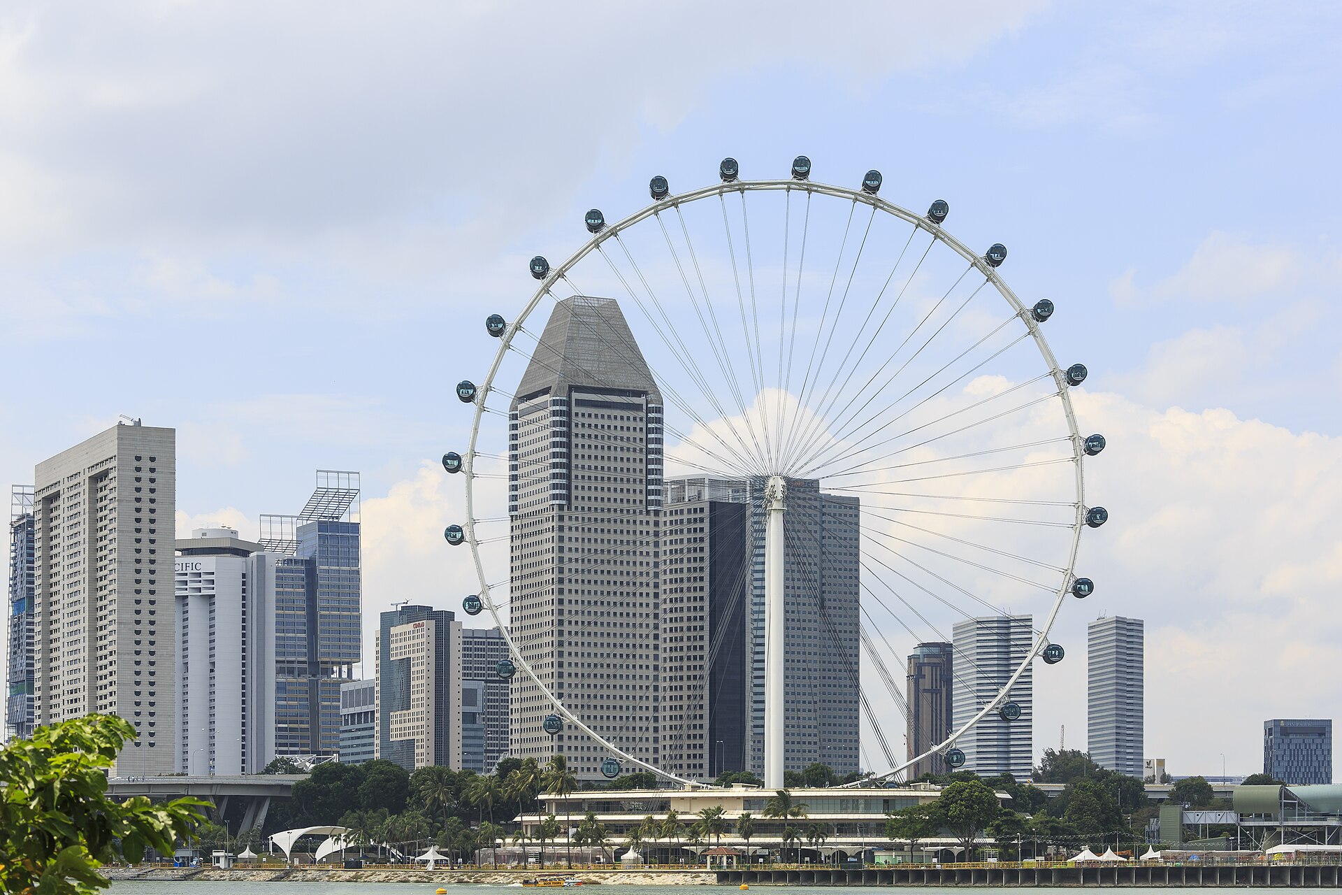 Singapore's Sunday: Arts District Humidity Meets Marina's Cooling Breeze