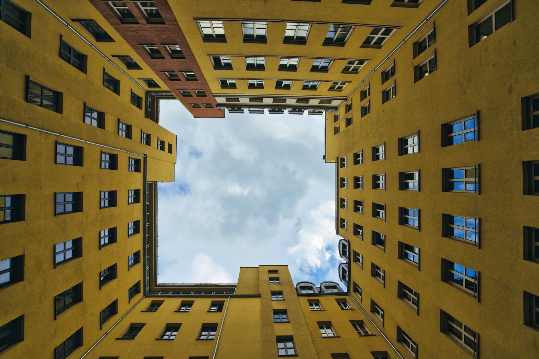 Berlin Property Listings Linger: Days on Market Climb as Vendors Cut Prices
