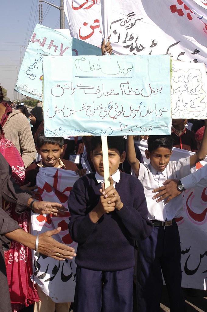 Karachi's Development Projects Transform Multiple Districts, Reshape Neighborhoods