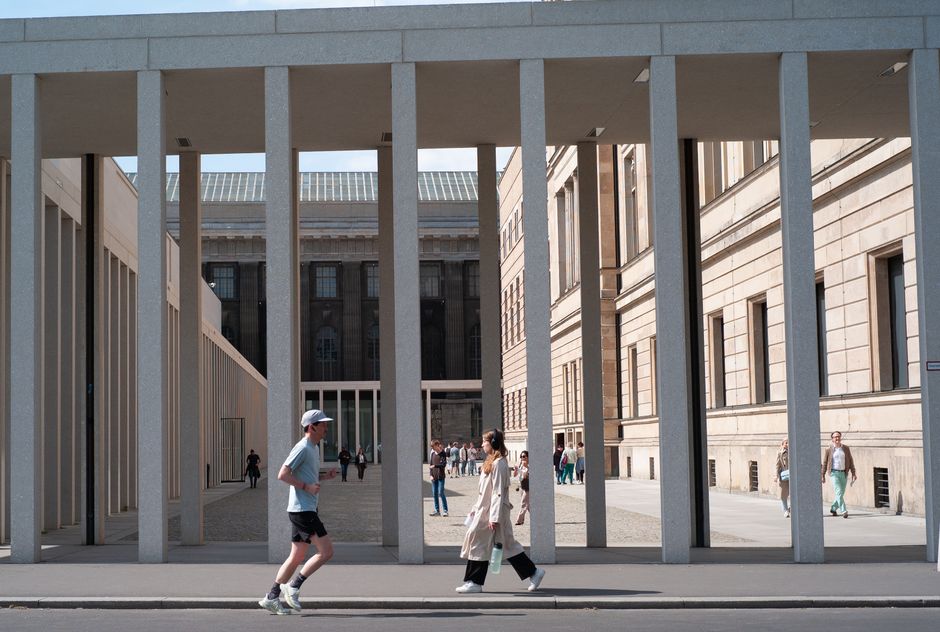 Berlin's Yoga Boom: How the City's Meditation Culture Stacks Up Against Global Wellness Trends