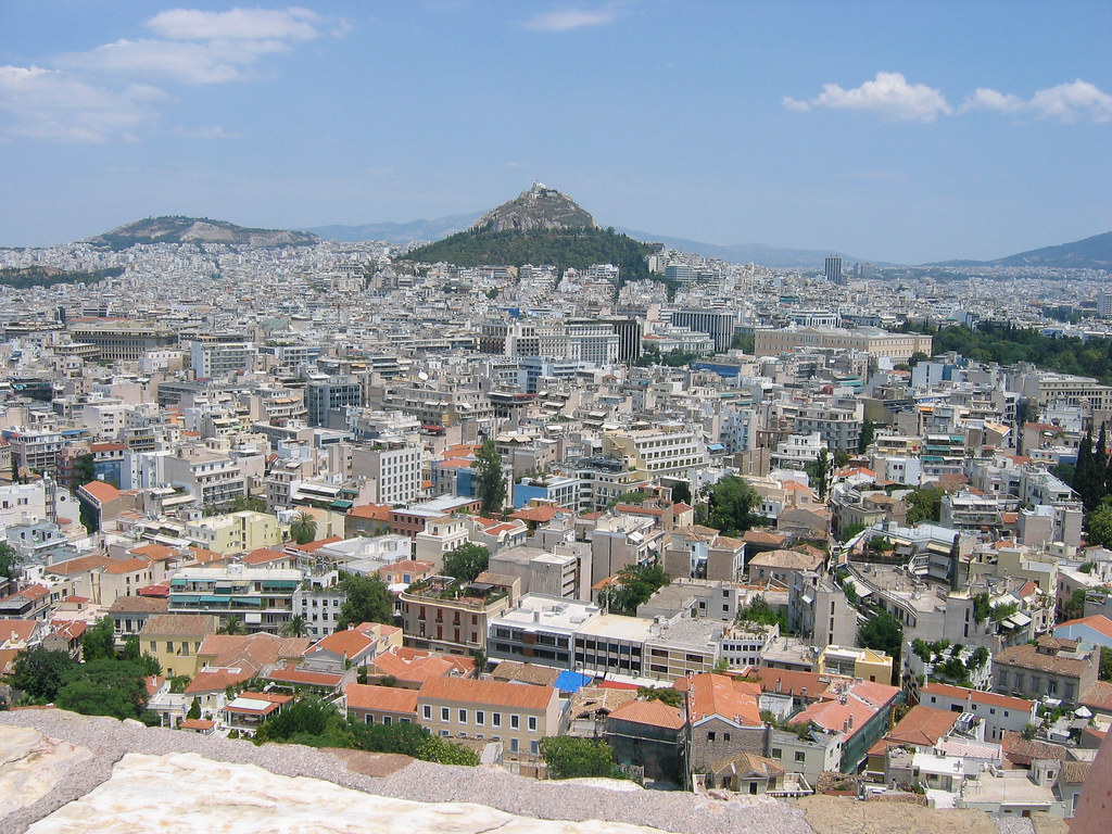 Athens property auctions: Alimos bungalow smashes reserve