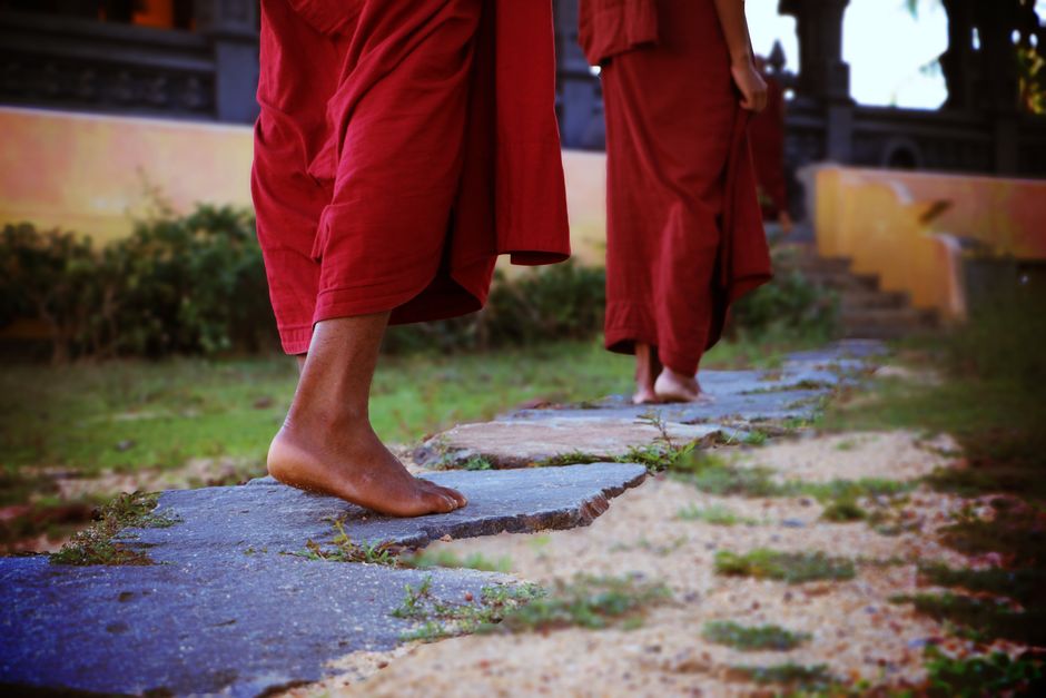 walking meditation: how to turn your daily walk into mindfulness
