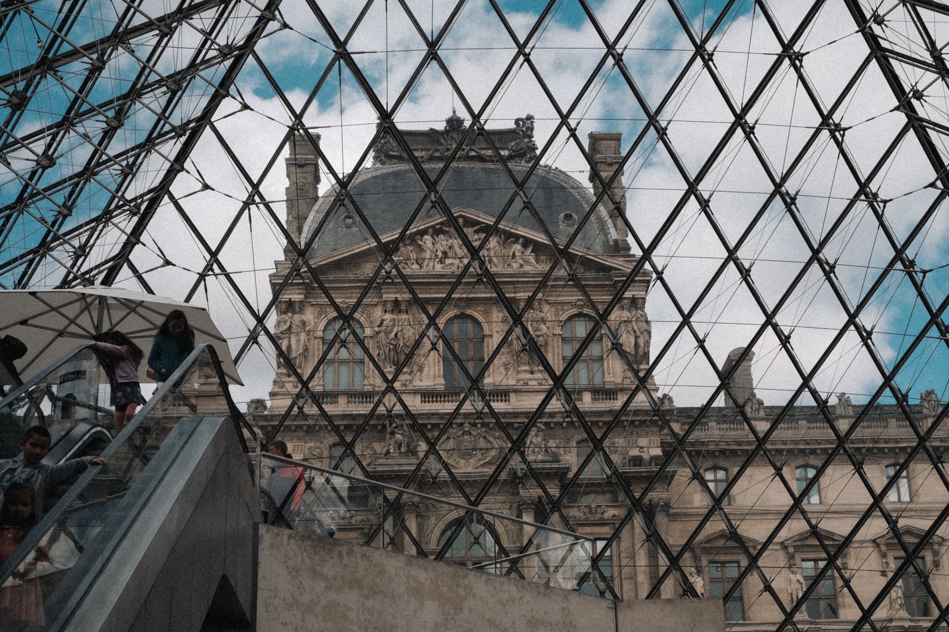 Street Art in Paris: Best Districts & Murals 2026
