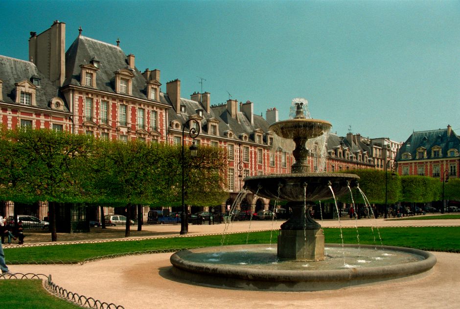 From Marais Ateliers to Global Runways: The Collective Reshaping Paris Fashion