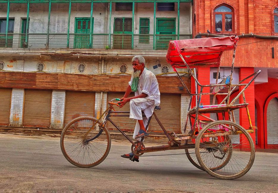 Delhi Officials and Urban Experts Weigh In on Monsoon Preparedness and Infrastructure Overhaul
