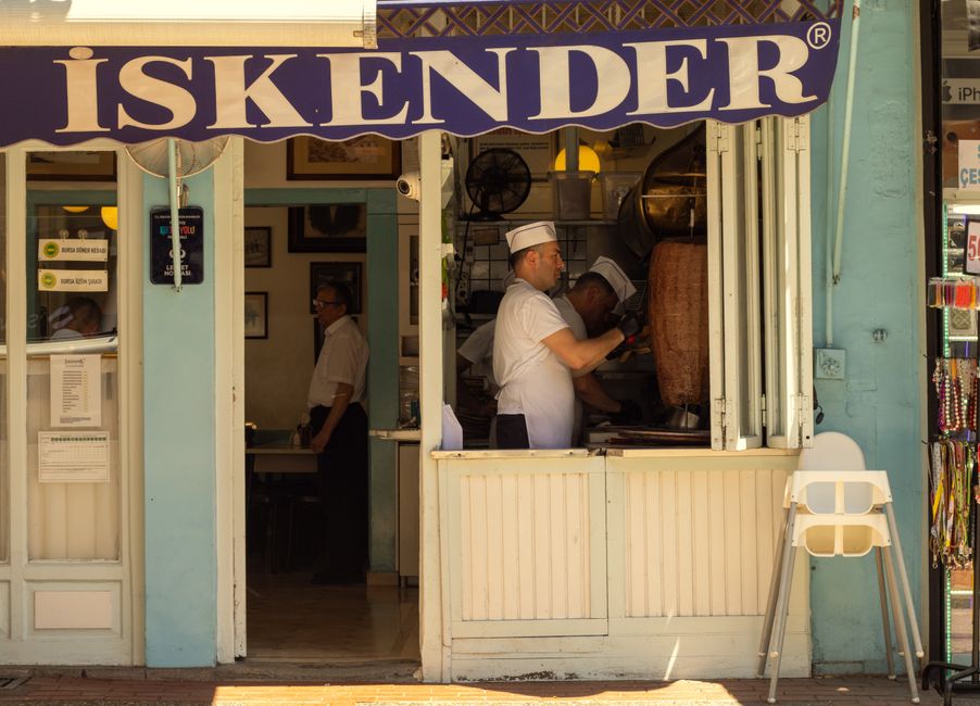 Beyond Kebab: What Visitors Must Know About Istanbul's Restaurant and Bar Culture