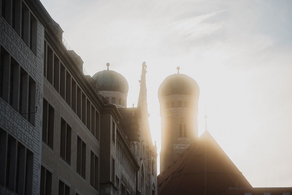 Hot nights, bright skies and S-Bahn rumble: how temperature, light and noise are wrecking Munich's sleep