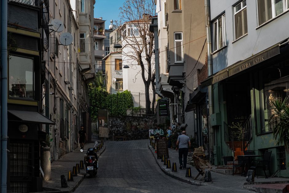 Istanbul's Heritage Teams Battle AI-Generated Landmark Images Online