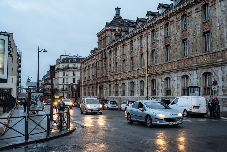 Paris tackles duplicate images: officials navigate rules, budgets, deadlines.