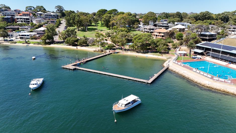 Perth residents demand faster action on river health as Canning foreshore plan stalls