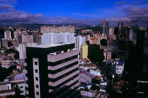 Caracas Residents Transform Daily Walks Into Mindfulness Practice Amid Urban Stress