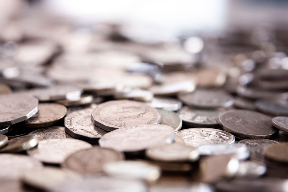 Gold Hits $4,187 as Dollar Weakens, Oil Falls: What Aussie Investors Need to Know