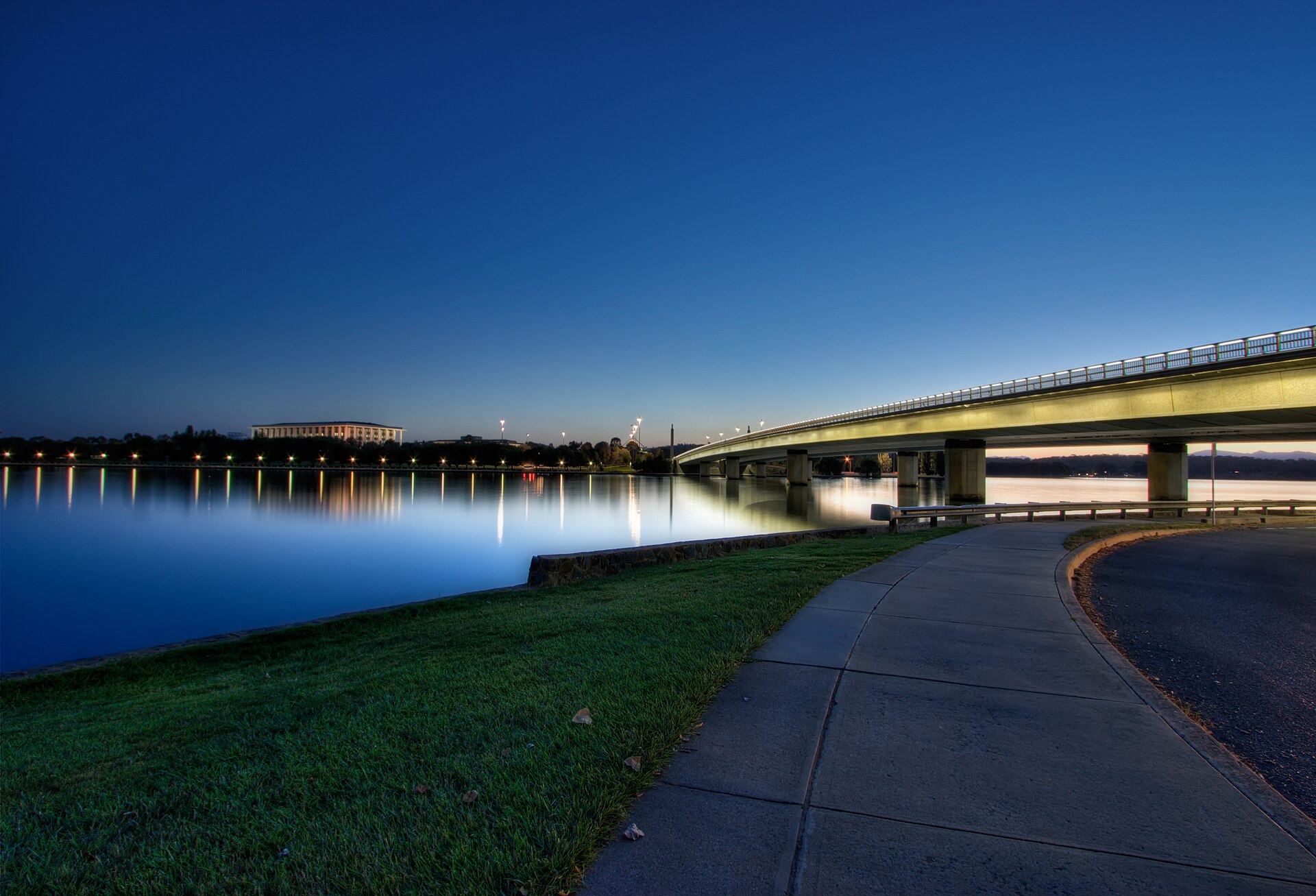 Thousands Run Canberra's Iconic Paths During Autumn Marathon Festival