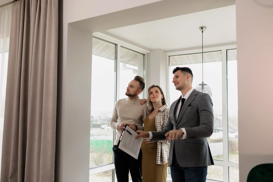 Buyer's Agents Reveal Their Auction Day Tactics as Sunshine Coast Clearance Rates Slip