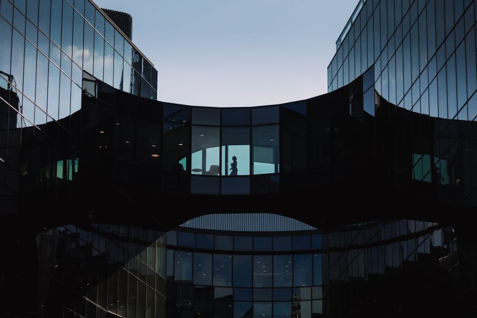 Reading the Tea Leaves: How London's Traders Decode Global Investment Signals
