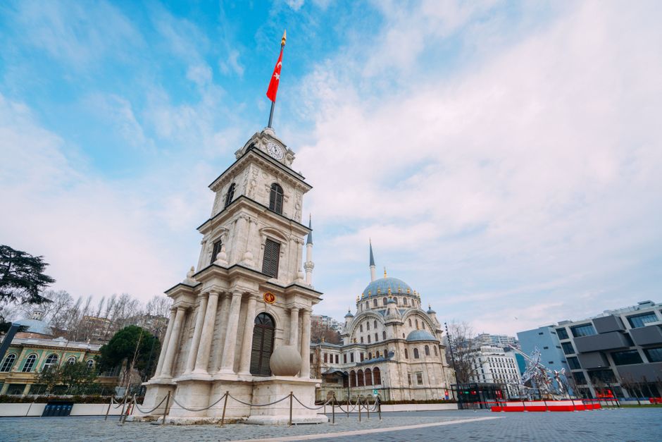 Racing Against the Clock: How First-Time Buyers Can Save a Deposit Faster in Istanbul's Heated Market